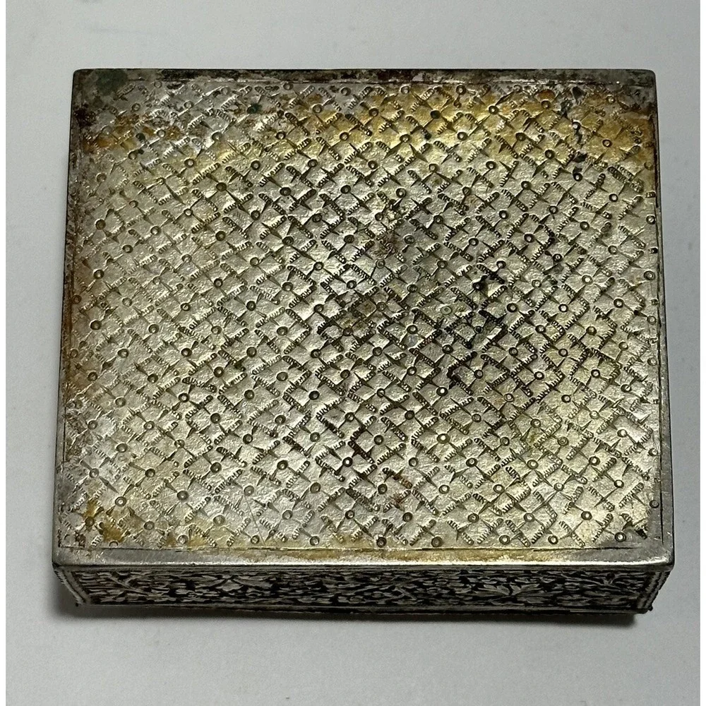 Vintagemetal Trinket Jewelry Make Up Box 3